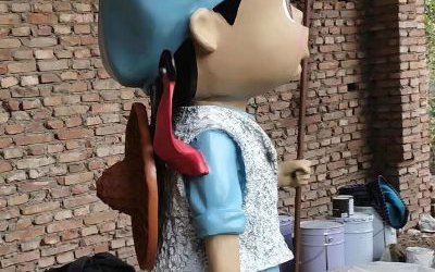 景區戶外玻璃鋼彩繪卡通童趣小八路軍雕塑