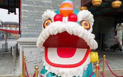 景區(qū)門口擺放卡通形象民間傳統(tǒng)玻璃鋼獅子雕塑
