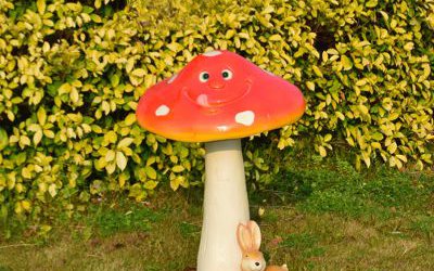 公園創(chuàng)意玻璃鋼微笑蘑菇雕塑