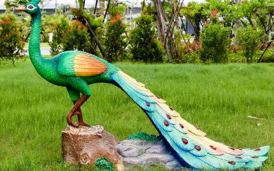景區(qū)草坪玻璃鋼彩繪仿真孔雀雕塑