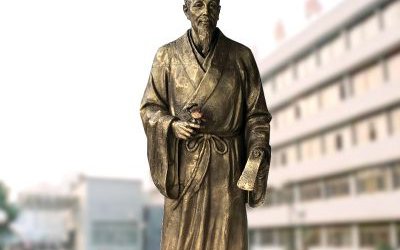 校園藥圣李時(shí)珍玻璃鋼仿銅雕塑