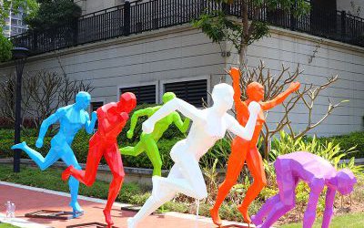 大型戶外玻璃鋼彩繪跑步運(yùn)動(dòng)人物雕塑