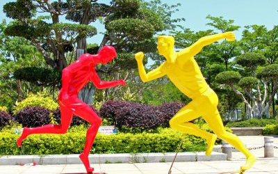 戶(hù)外玻璃鋼抽象跑步人物雕塑