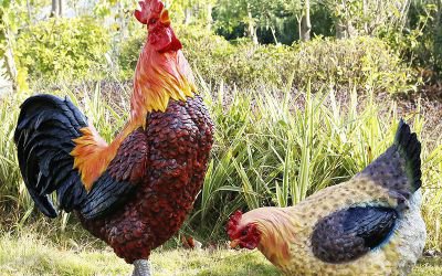 草叢中玻璃鋼彩繪仿真雞雕塑