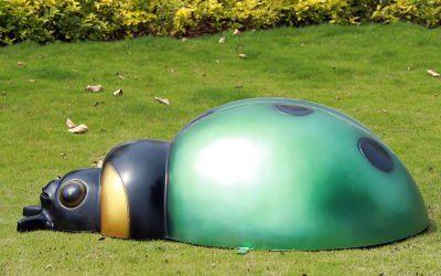 戶外草地玻璃鋼創(chuàng)意瓢蟲雕塑