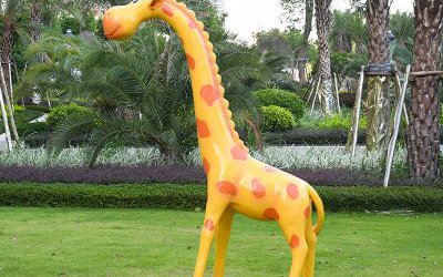 玻璃鋼彩繪卡通戶外園林景觀長頸鹿雕塑
