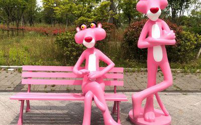 廣場創(chuàng)意有趣玻璃鋼粉紅豹雕塑