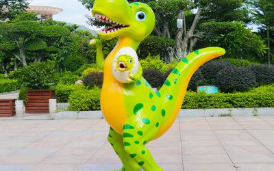 公園玻璃鋼綠色的拿蛋恐龍雕塑