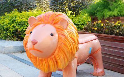 動物園玻璃鋼彩繪卡通獅子雕塑