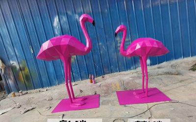 景區(qū)玻璃鋼彩繪幾何火烈鳥雕塑