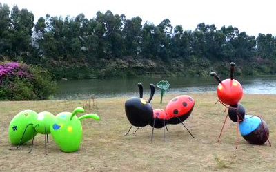 庭院公園玻璃鋼卡通彩繪創意螞蟻雕塑