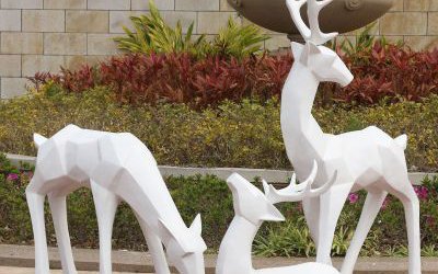 小區(qū)街道玻璃鋼幾何白色鹿雕塑