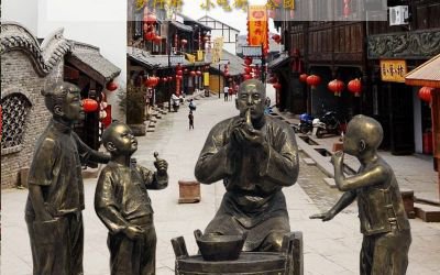 城市街道玻璃鋼仿銅民俗小品吹糖人雕塑