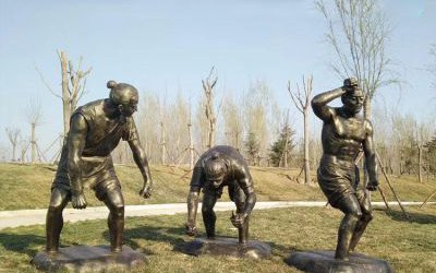 公園草坪擺放玻璃鋼仿銅農耕文化插秧人物雕塑