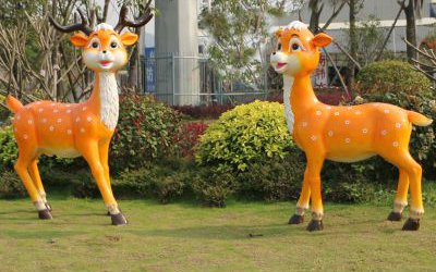 戶外園林景區(qū)玻璃鋼卡通梅花鹿雕塑