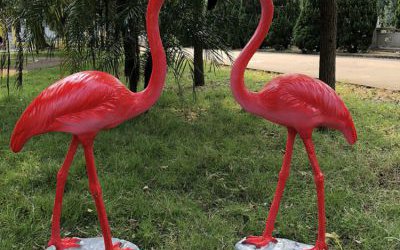 室內景區(qū)擺放的玻璃鋼仿真火烈鳥雕塑