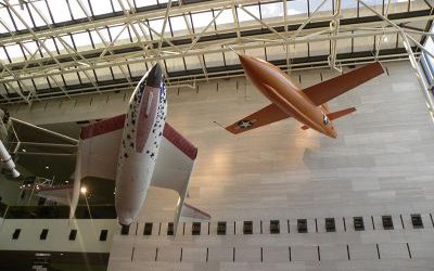 商場玻璃鋼大型仿真飛機(jī)模型飛機(jī)雕塑