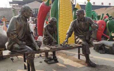 城市街頭玻璃鋼仿銅下象棋人物雕塑