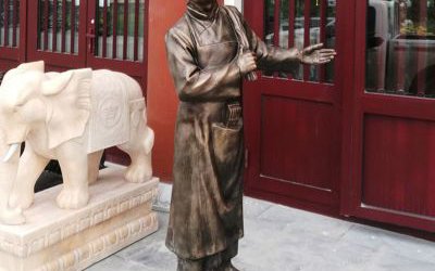 飯店門口仿銅小二迎賓玻璃鋼雕塑