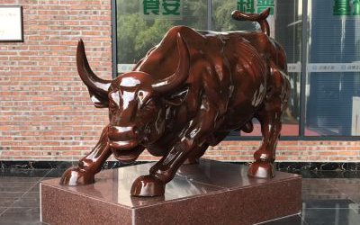 城市廣場大型玻璃鋼仿銅農(nóng)耕牛華爾街牛雕塑