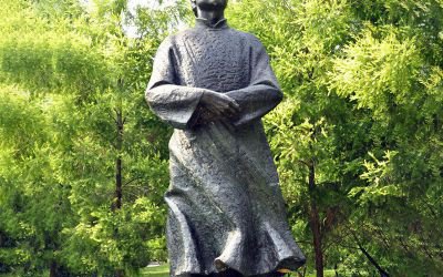 校園公園玻璃鋼仿銅景觀人物魯迅雕塑