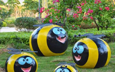 園林觀光景區四只卡通蜜蜂玻璃鋼雕塑